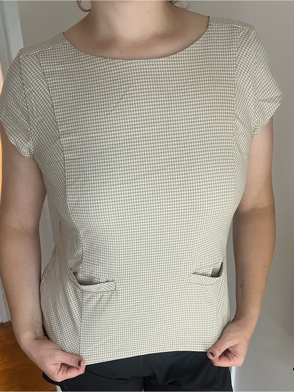 Ann Taylor Beige Houndstooth Cap-Sleeve Shell